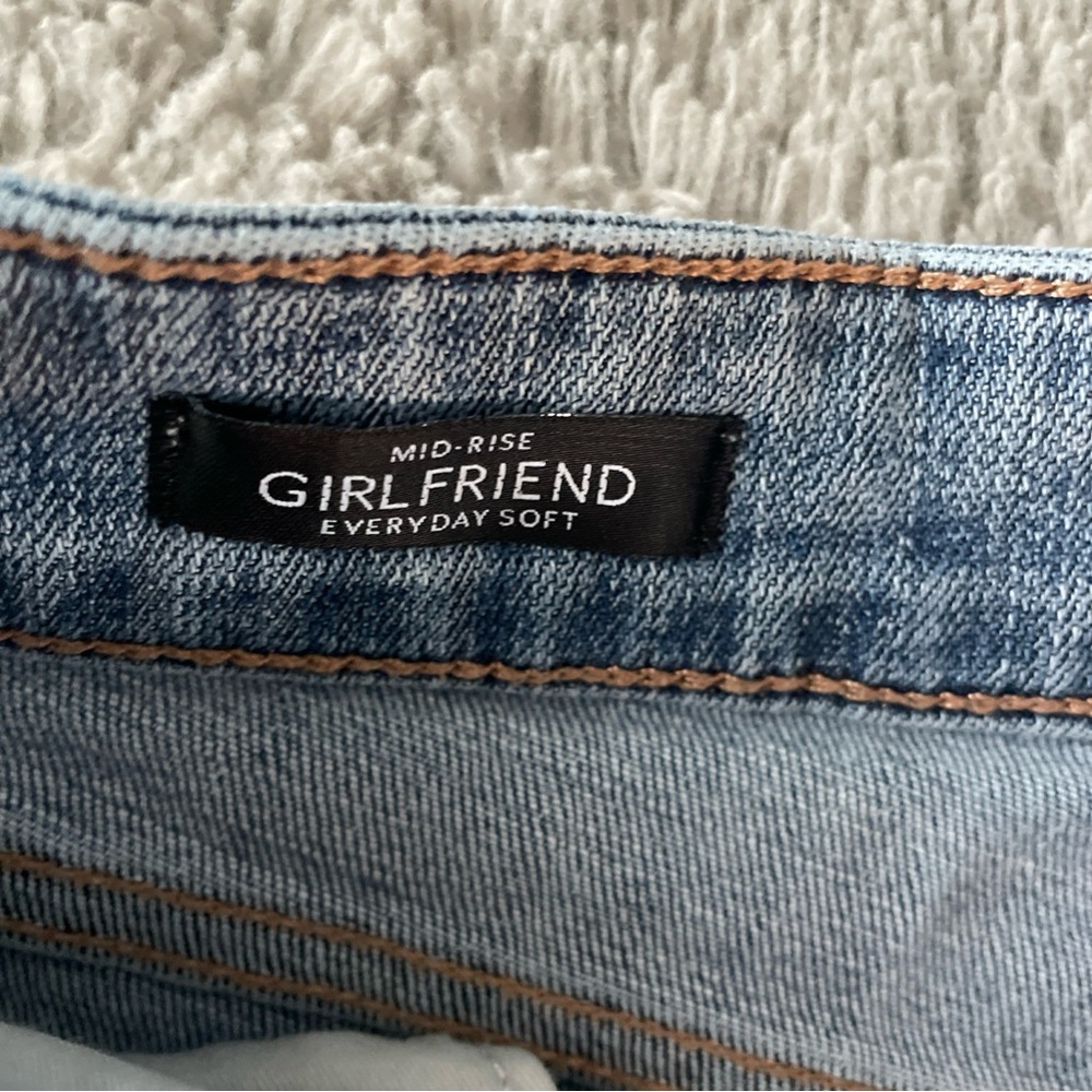 White House Black Market Women's Jeans The Girlfriend Sz 6 Light Wash Distressed - Picture 3 of 10